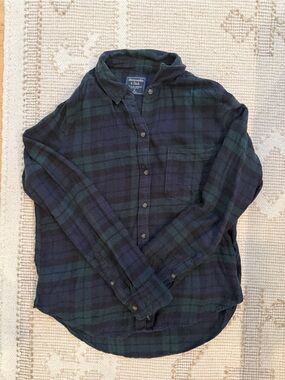 Abercrombie & Fitch Women’s Plaid Flannel Button-Up; Navy + Green; Size: Medium